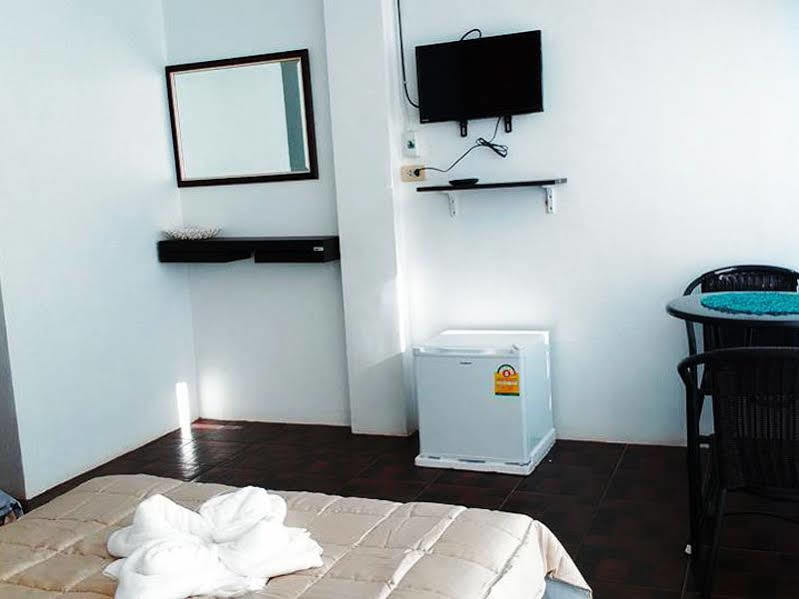 Lanta Friendly House Hotel Koh Lanta Exterior photo